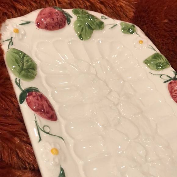 🍓🍃Stunning hand painted ceramic serving piece🌼 - Picture 5 of 12